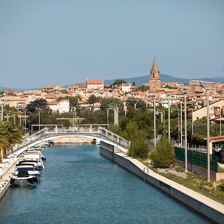 Appart' Au Port Apartment Fréjus Екстериор снимка