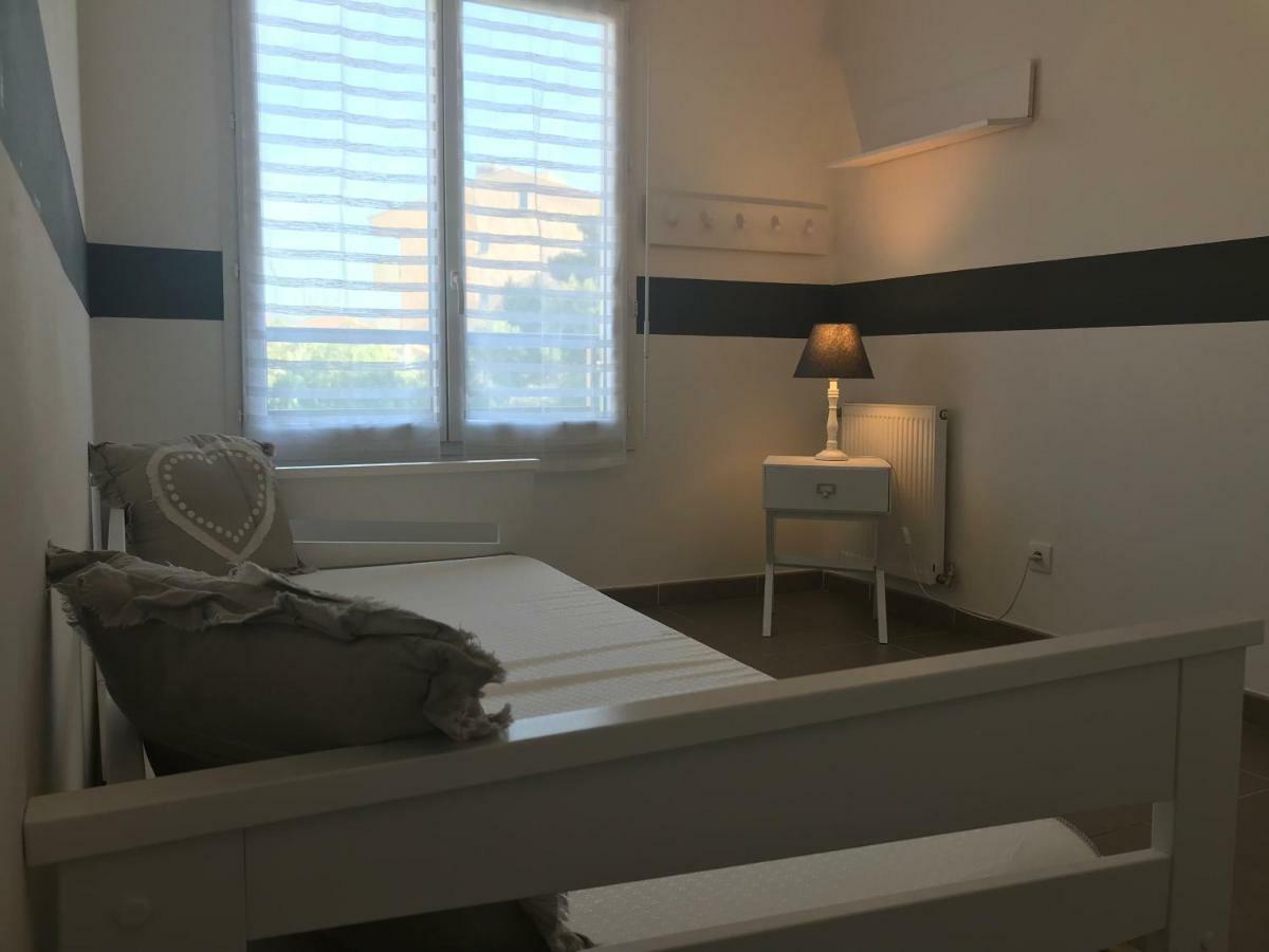 Appart' Au Port Apartment Fréjus Екстериор снимка