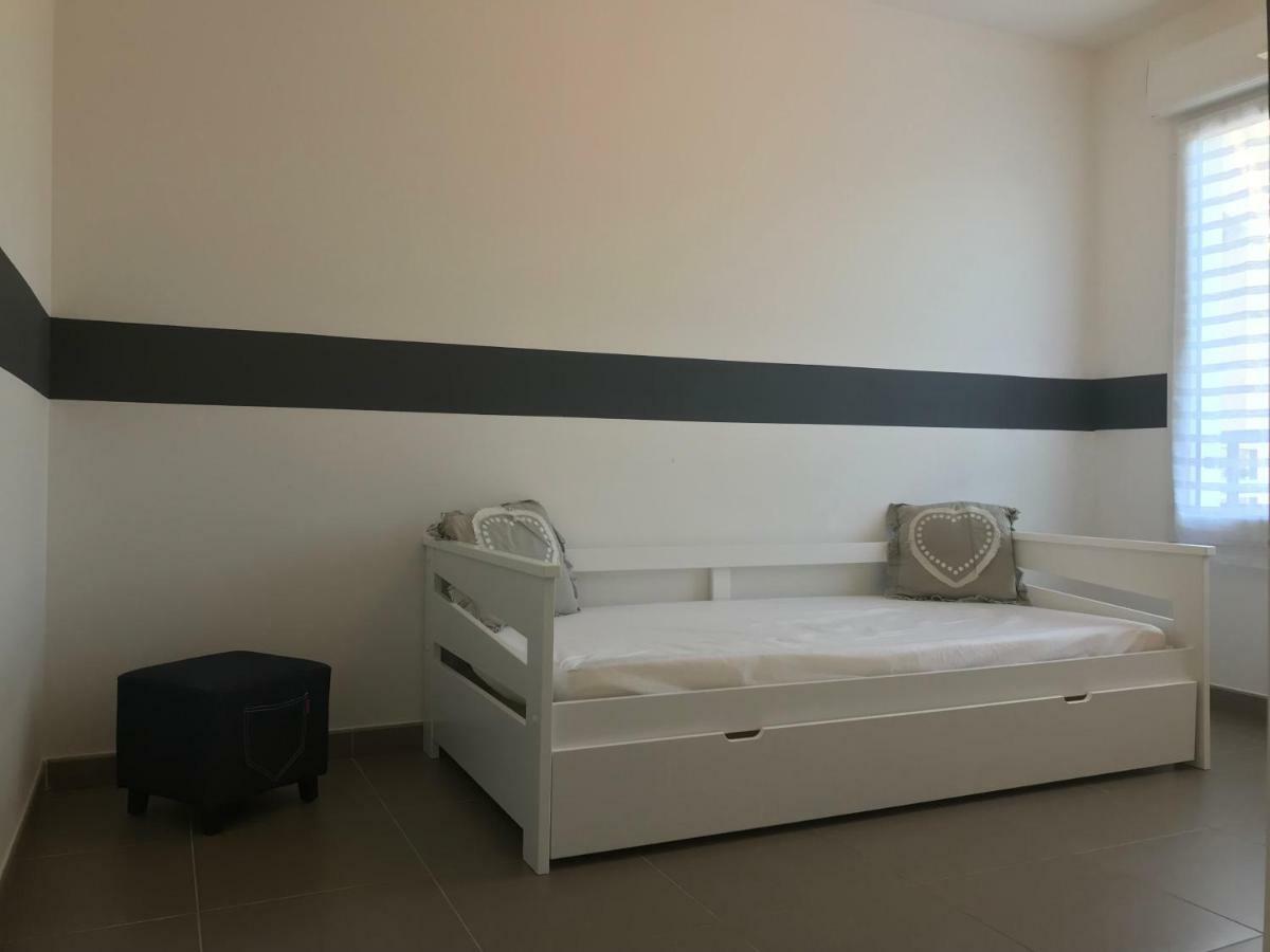 Appart' Au Port Apartment Fréjus Екстериор снимка