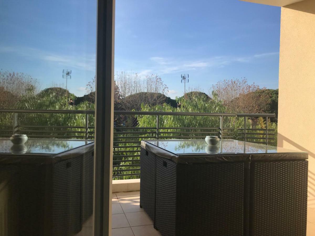 Appart' Au Port Apartment Fréjus Екстериор снимка